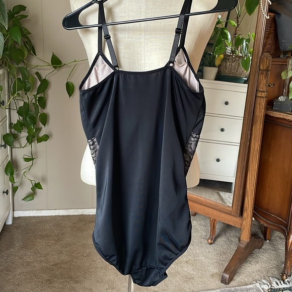 Marilyn Monroe black lace bodysuit, plus size 2X - Picture 6 of 8